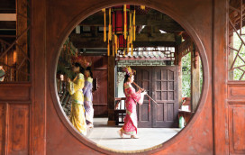 A Taste of Shangri-La - Traditional Dress Wuhou Temple