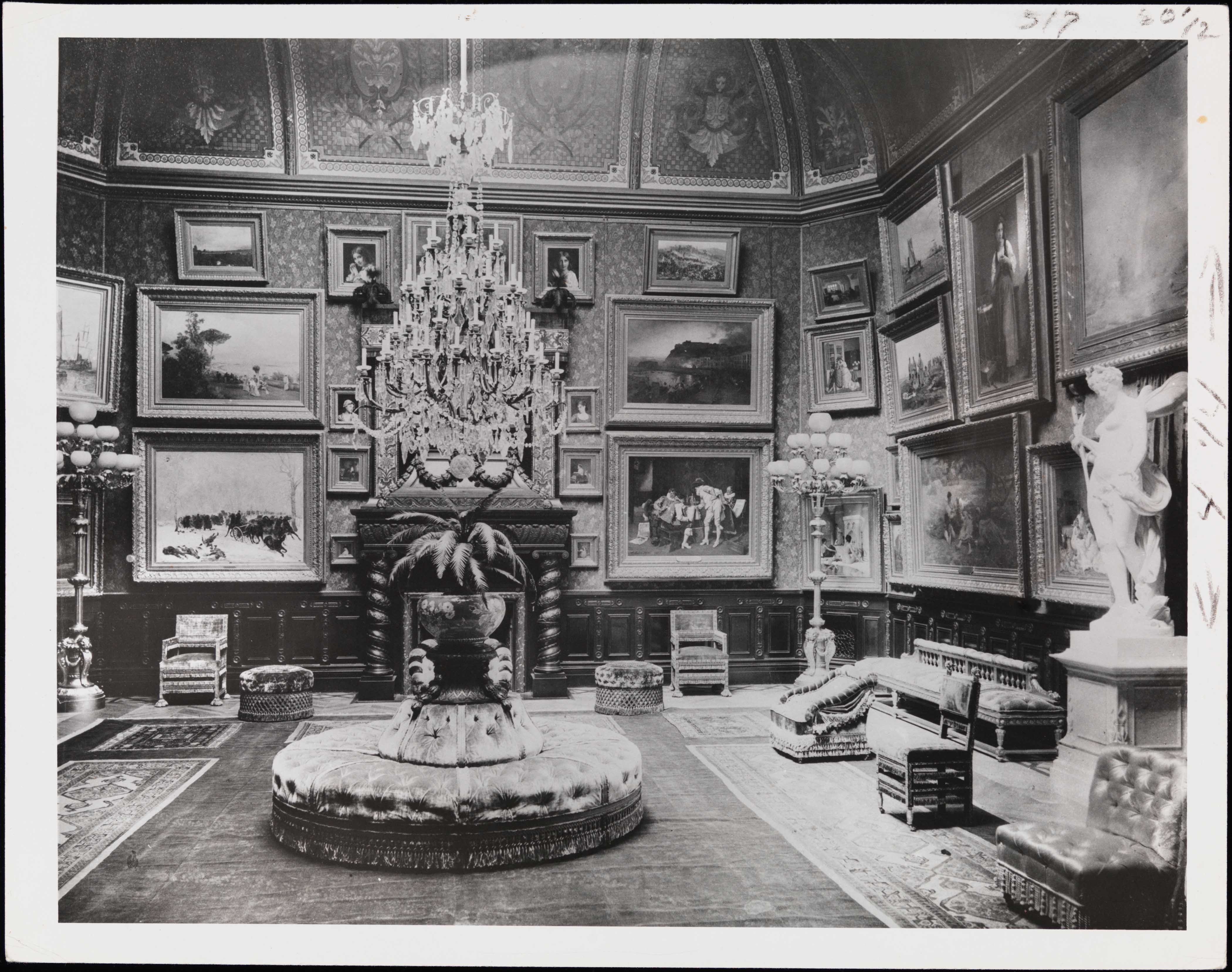 [Art Gallery in the Astor Mansion, 34th Street and 5th Avenue.]